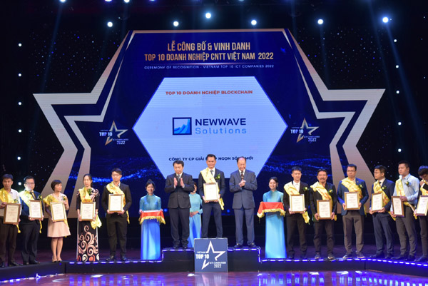 Newwave Solutions giành cú đúp Giải Thưởng với Top 10 Công ty Blockchain Việt Nam và Sao Khuê 2022